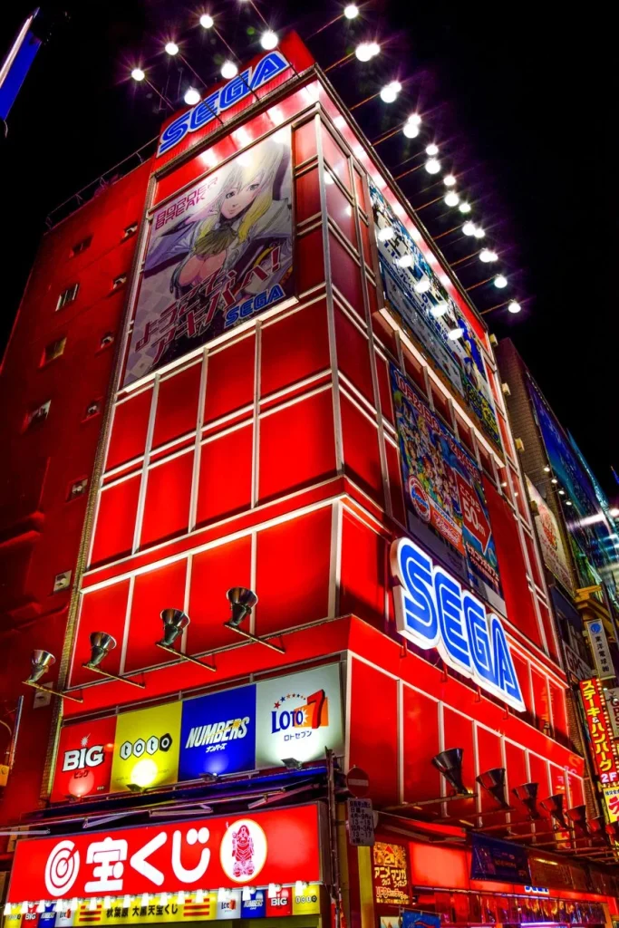 Calles de Akihabara con tiendas de anime