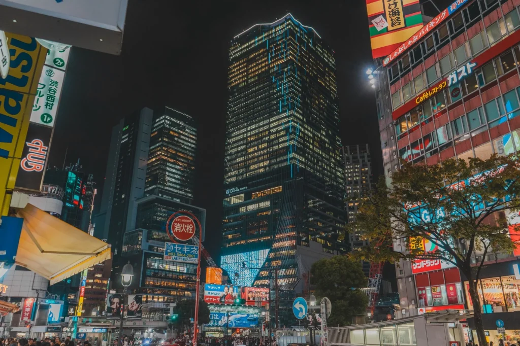 Rascacielos iluminados en Shinjuku