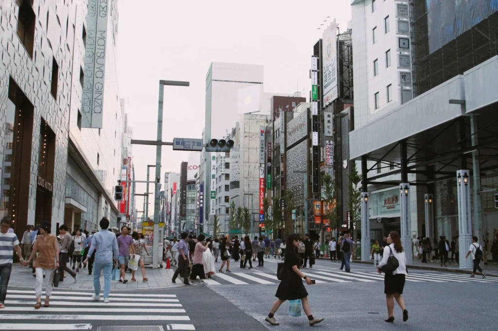 Calle comercial elegante en Ginza
