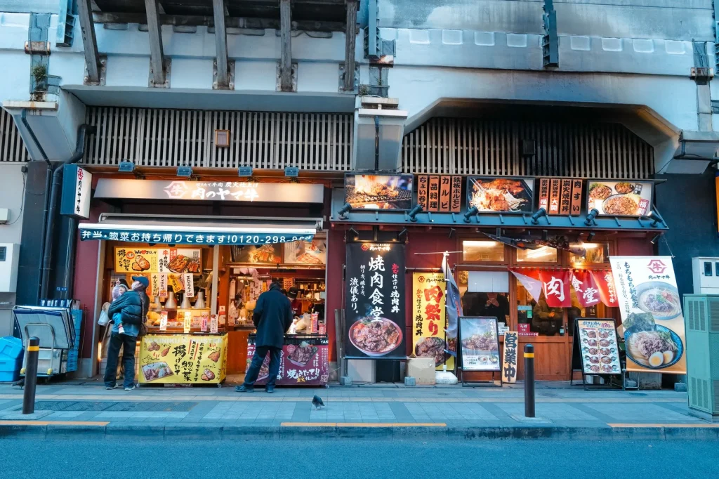 Comida callejera y viajeros con presupuesto